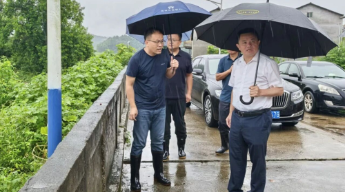 易建文调研督导防汛工作